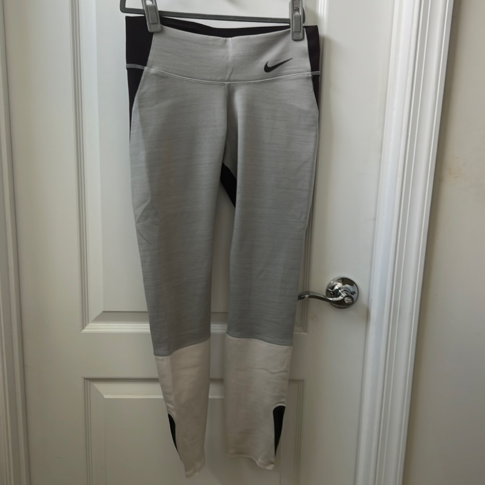 Nike Women 7/8 Dry Fit Leggings Gently Used Size M